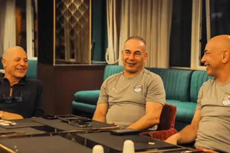 هاني أبوريدة مع حسام وإبراهيم حسن